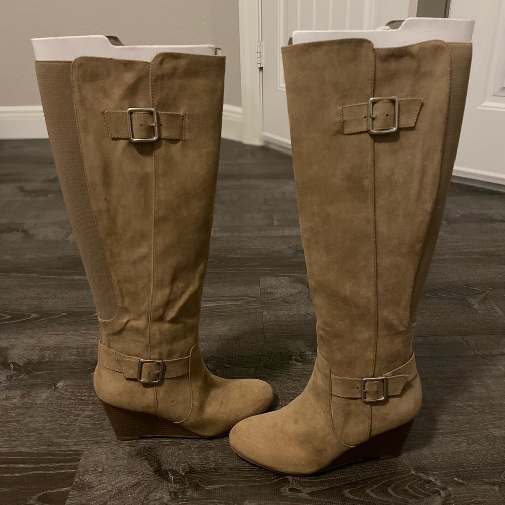 NEW Kenneth Cole Mag- Nolia Suede Wedge Boots